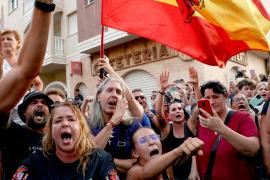 Десятки людей протестуют против нелегальной миграции на юге Испании