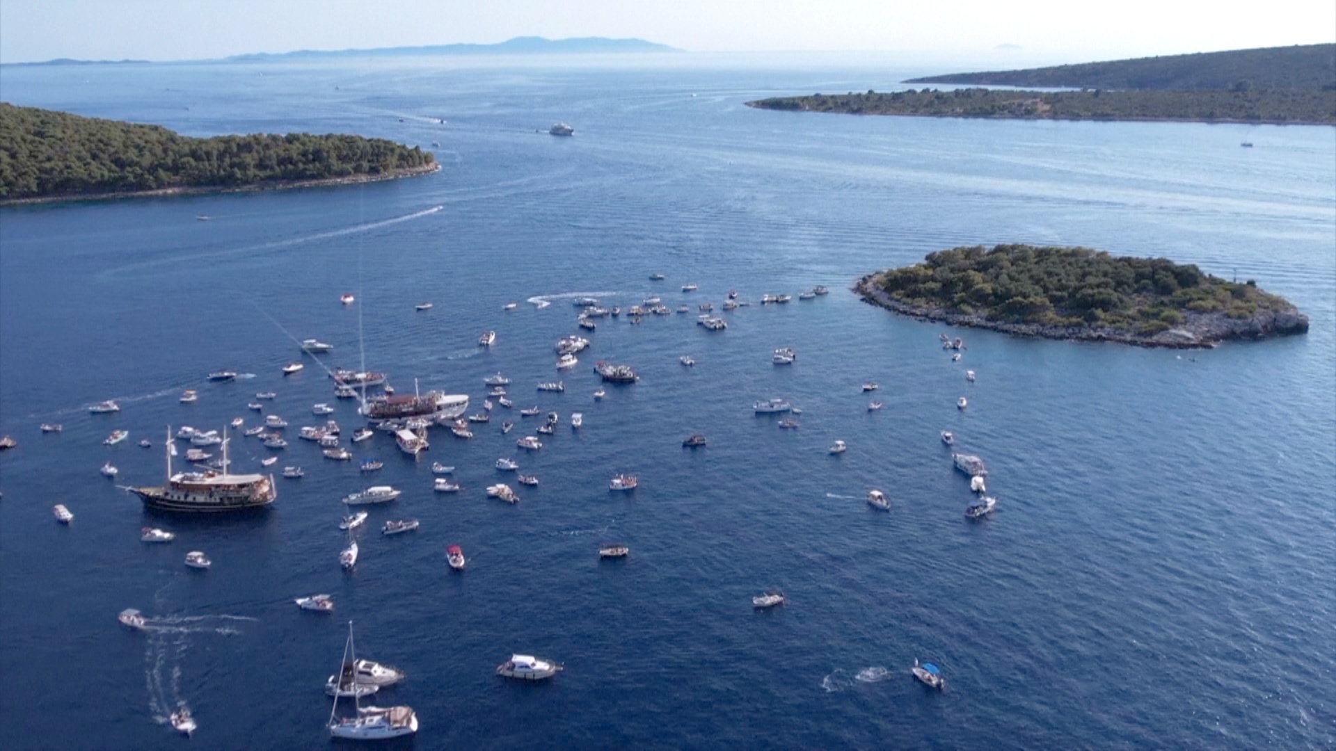 «Перетягивание» острова: необычные состязания устроили в Хорватии «Перетягивание» острова: необычные состязания устроили в Хорватии