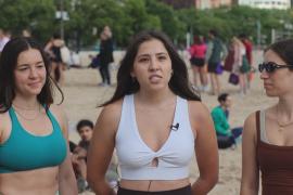 Сотни чикагцев на рассвете выходят заниматься пилатесом