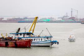 Шторм «Вифа» перевернул лодку с туристами во Вьетнаме: 35 погибших