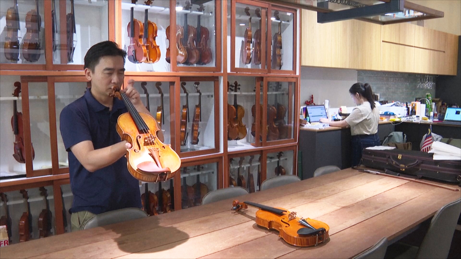 Малайзиец стал первым скрипичным мастером в своей стране