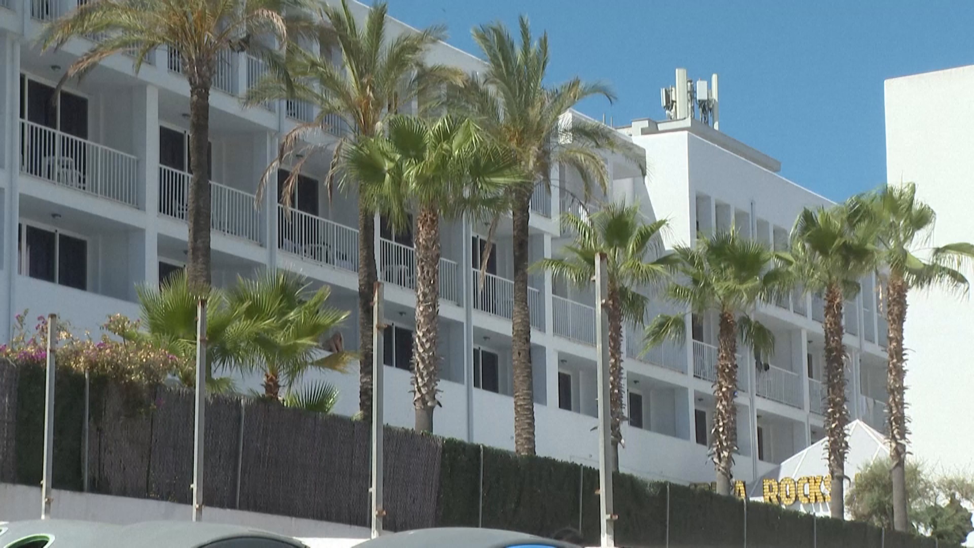 Двое британских туристов погибли за две недели в отеле на Ибице