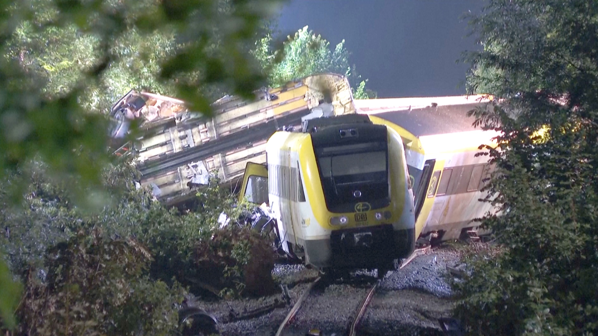 Поезд сошёл с рельсов в Германии: есть жертвы