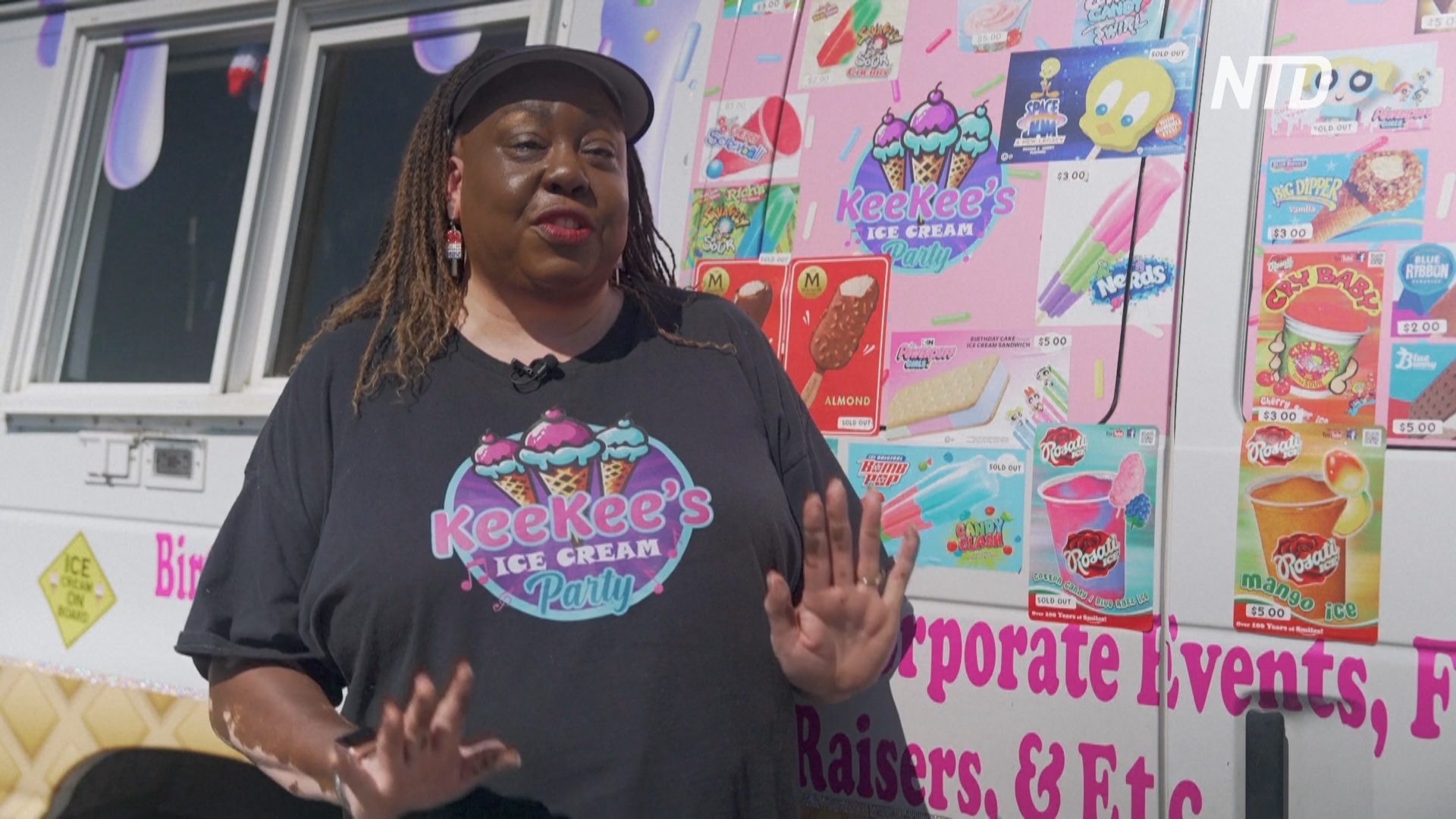 Владелица фургона с мороженым помогает людям в Атланте пережить жару Владелица фургона с мороженым помогает людям в Атланте пережить жару