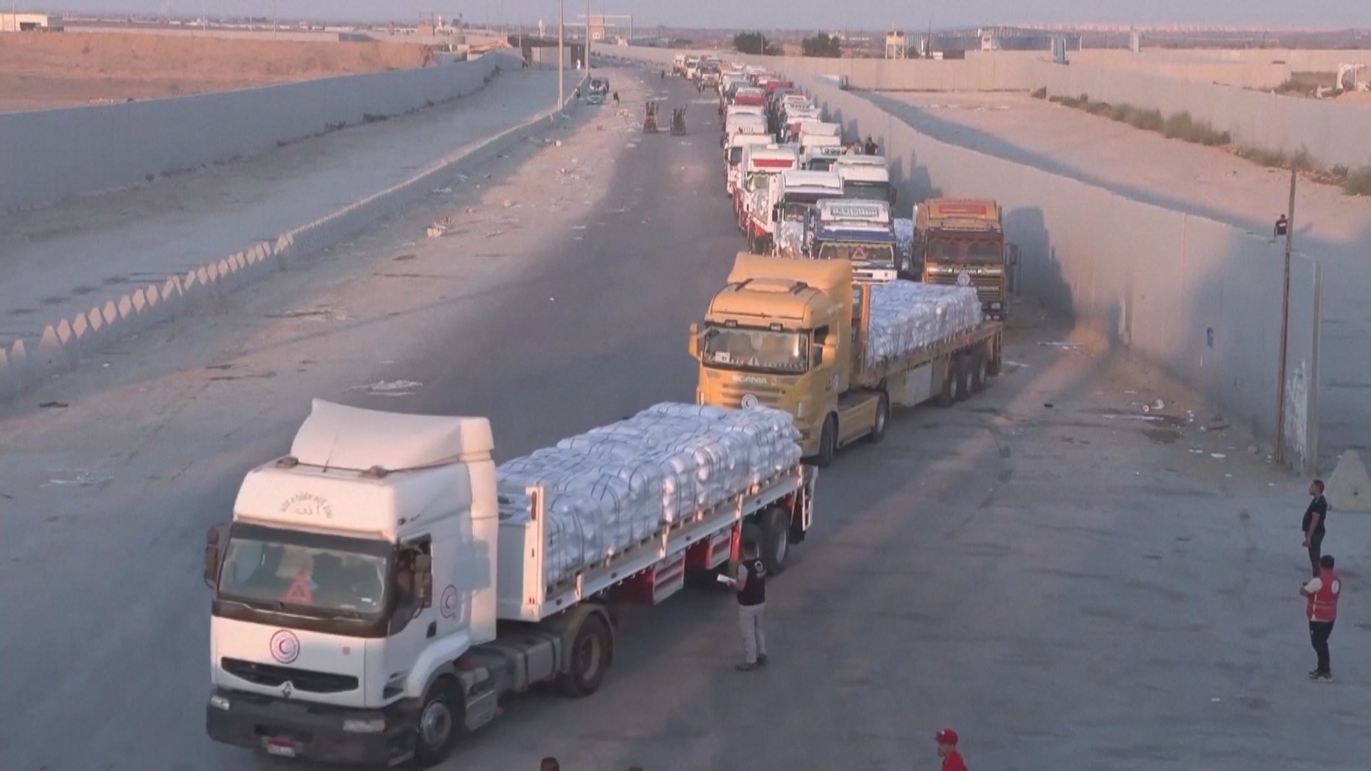 Израиль приостанавливает бои в Газе для доставки помощи