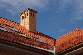 Монтаж дымохода через крышу: нюансы и советы