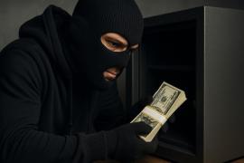 Как обезопасить свои сбережения от кражи и взлома
