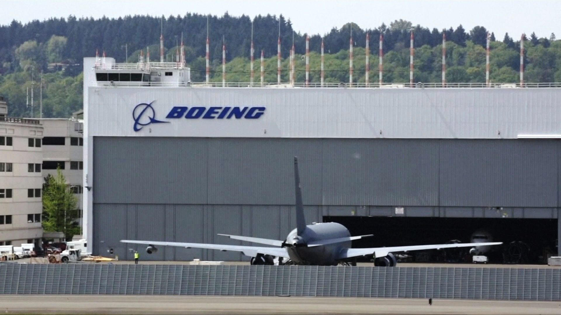 На оборонных заводах Boeing бастуют более 3000 рабочих На оборонных заводах Boeing бастуют более 3000 рабочих