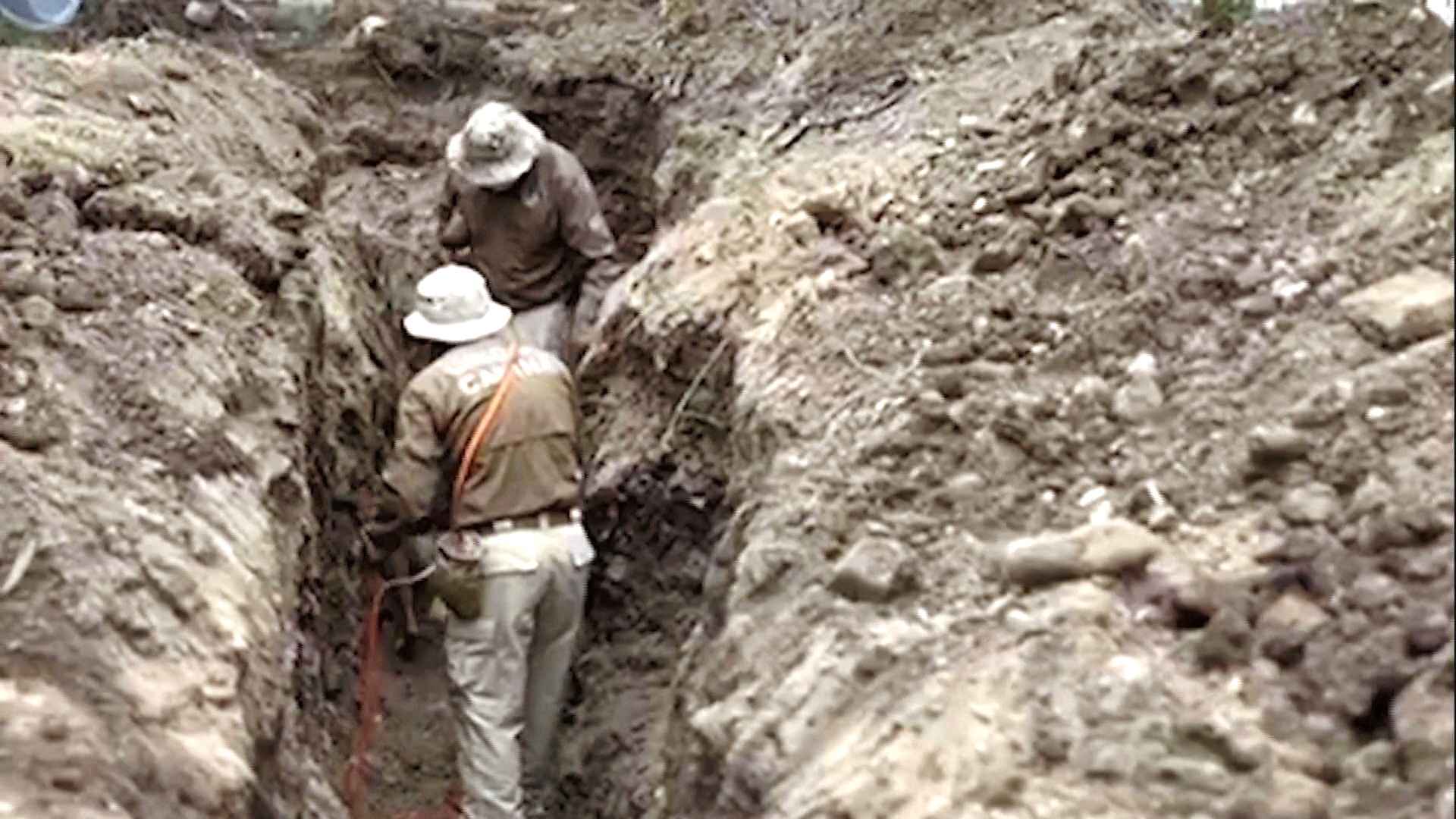 Массовое захоронение с останками 32 человек нашли в Мексике