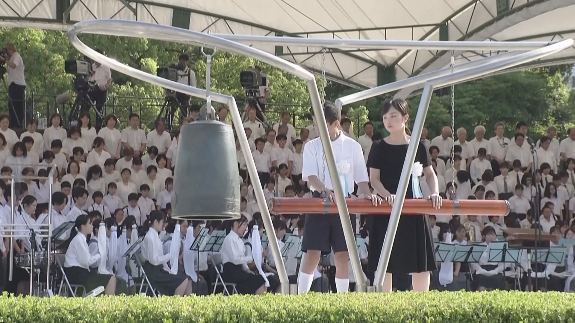 В Японии почтили память жертв атомной бомбардировки Хиросимы и Нагасаки