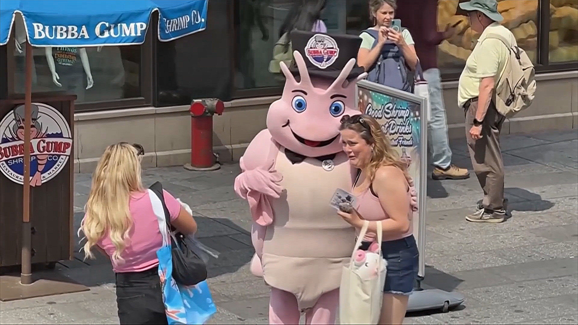 В США будут брать залог в размере до 15 000 долларов с некоторых туристов В США будут брать залог в размере до 15 000 долларов с некоторых туристов