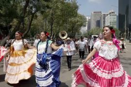 Культуру коренных народов представили на красочном параде в Мехико