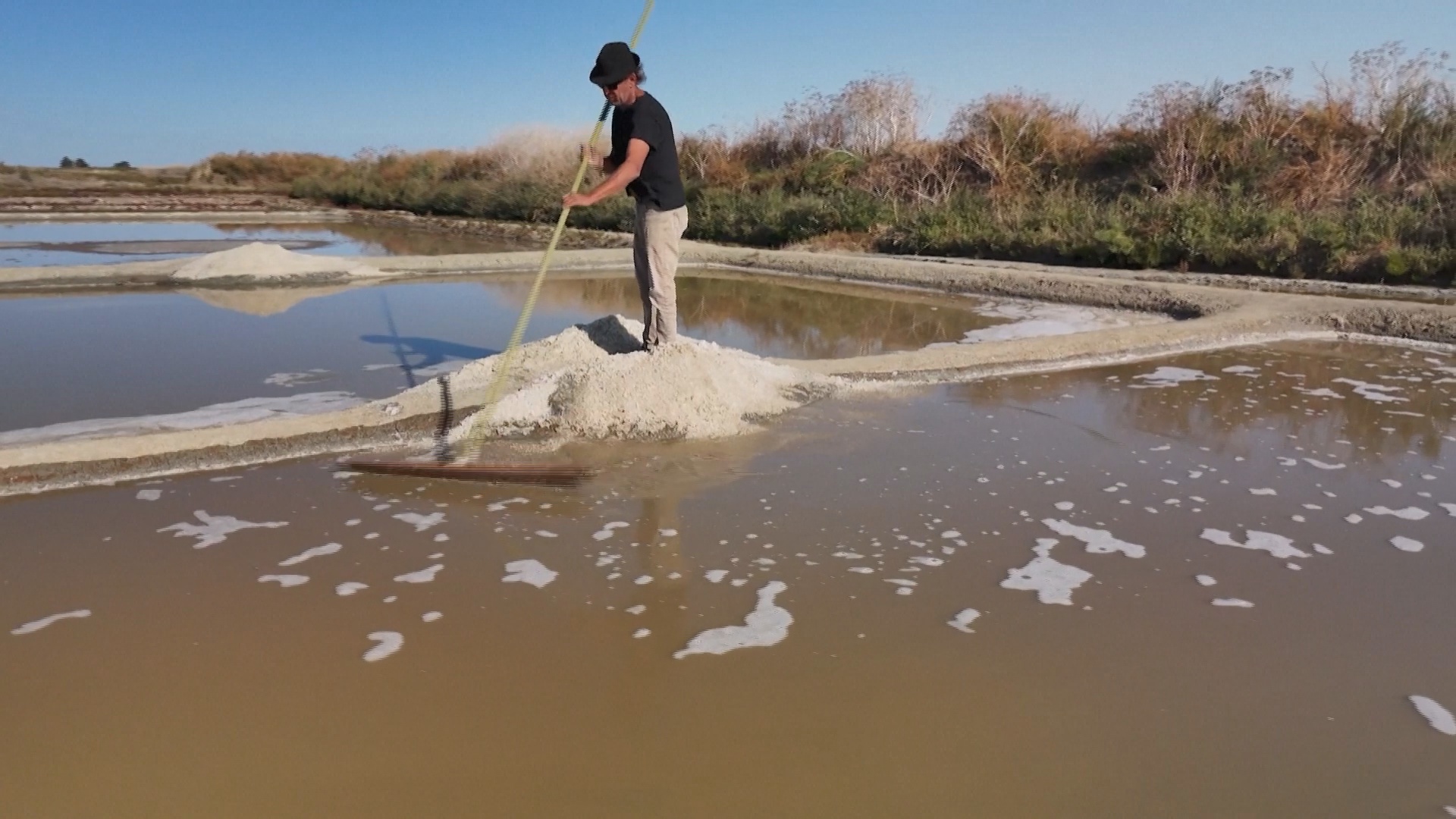 Кадры с дрона: как получают морскую соль на западе Франции Кадры с дрона: как получают морскую соль на западе Франции