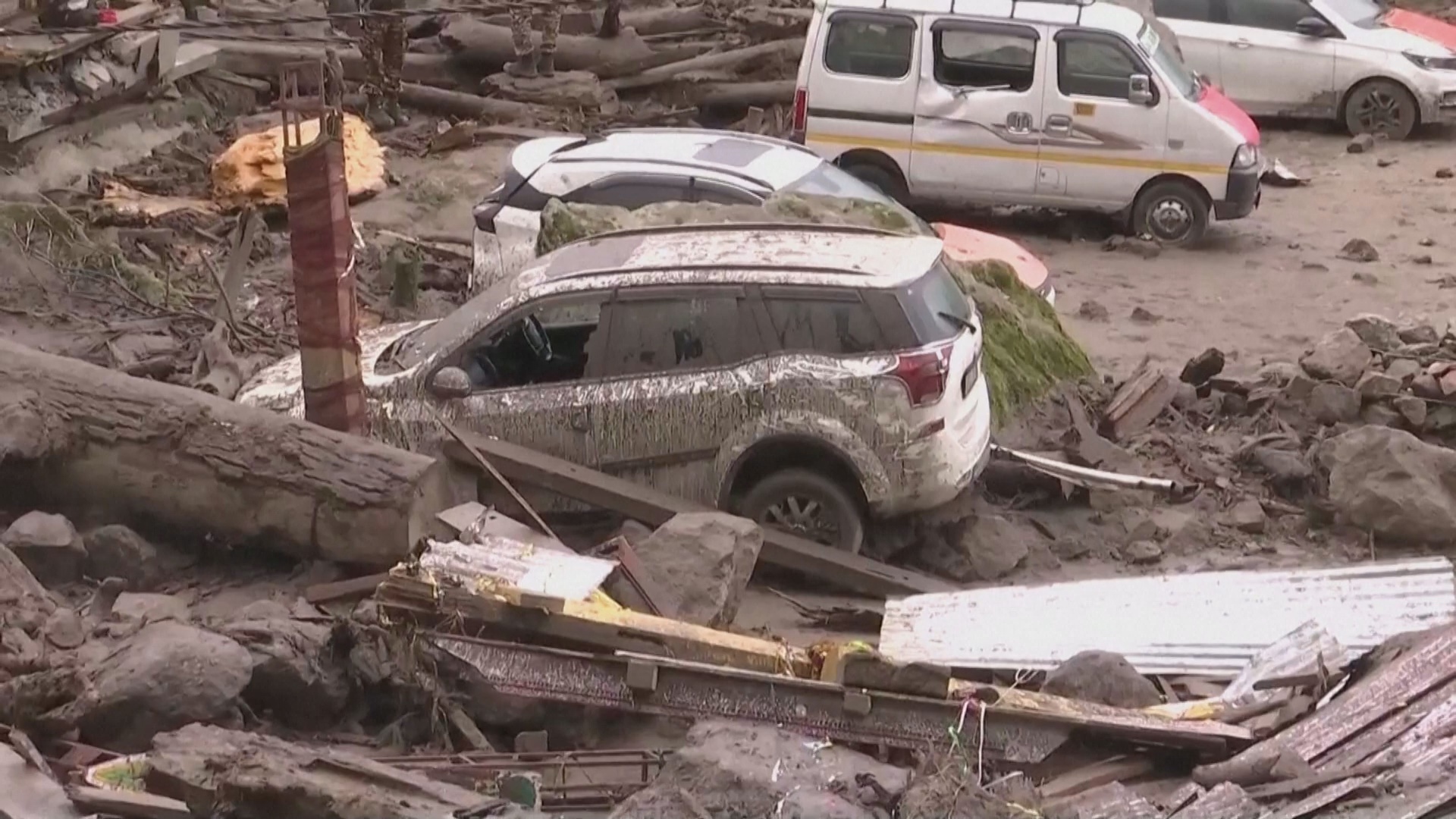 Внезапное наводнение в Кашмире: не менее 46 погибших