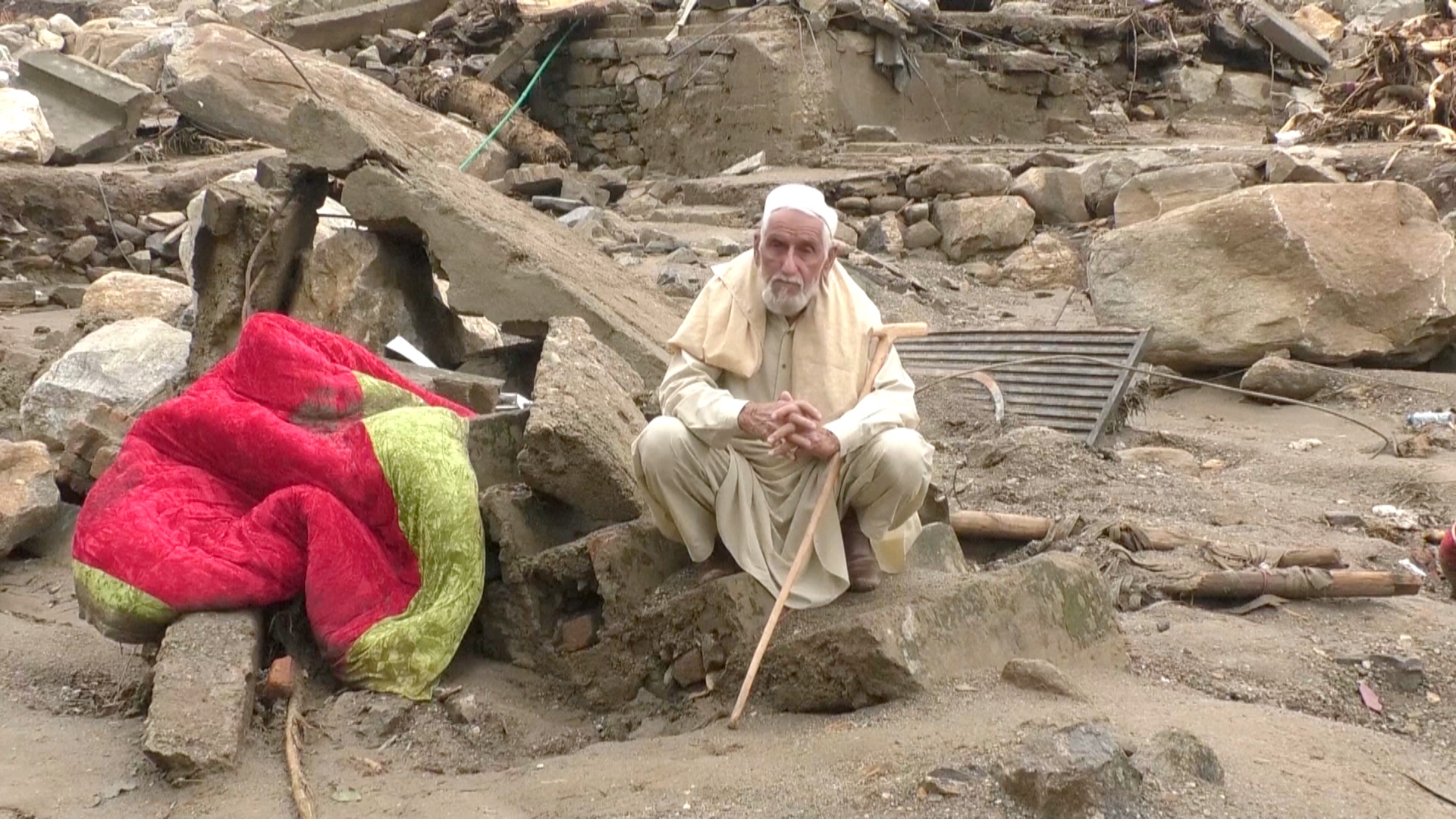 Наводнения на севере Пакистана: более 330 погибших