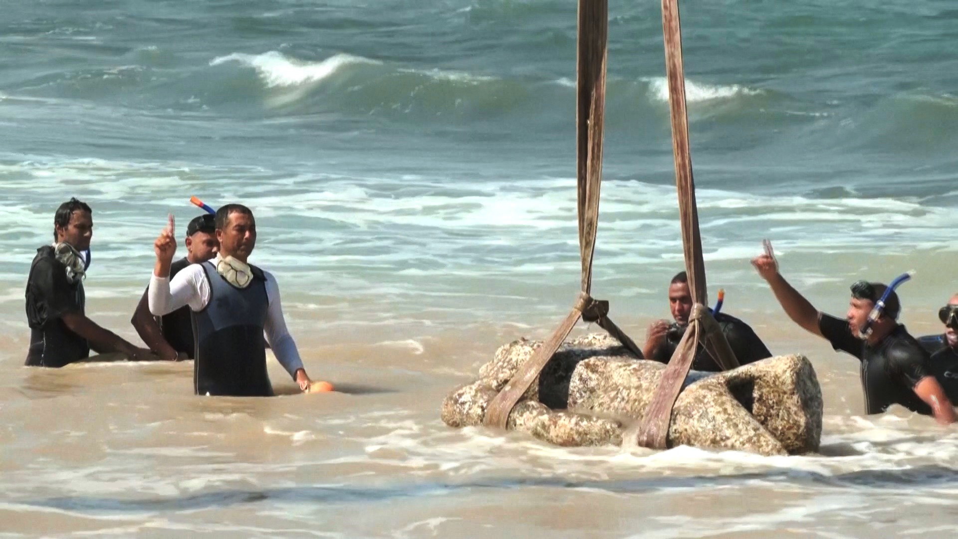 Древние артефакты поднимают со дна моря у берегов Александрии