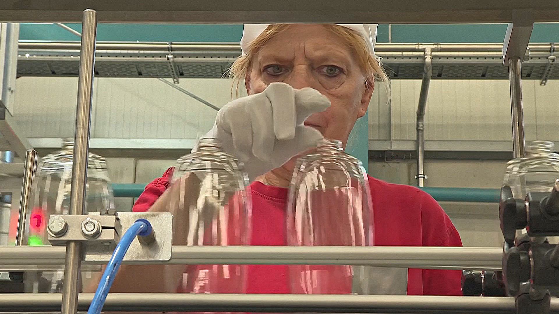 Бутылки из отходов: немецкий завод стремится сократить объёмы выброшенного пластика Бутылки из отходов: немецкий завод стремится сократить объёмы выброшенного пластика