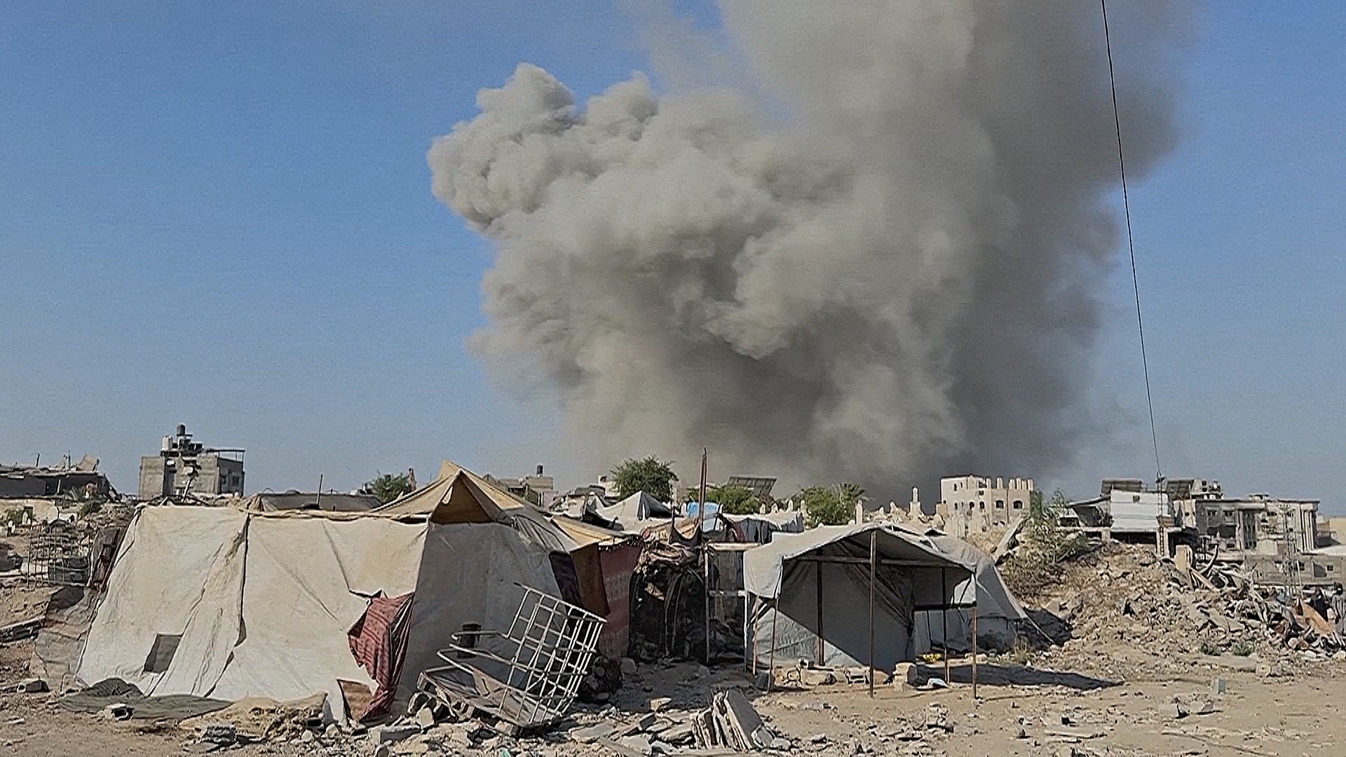 Израиль усилил удары по окраинам города Газа Израиль усилил удары по окраинам города Газа