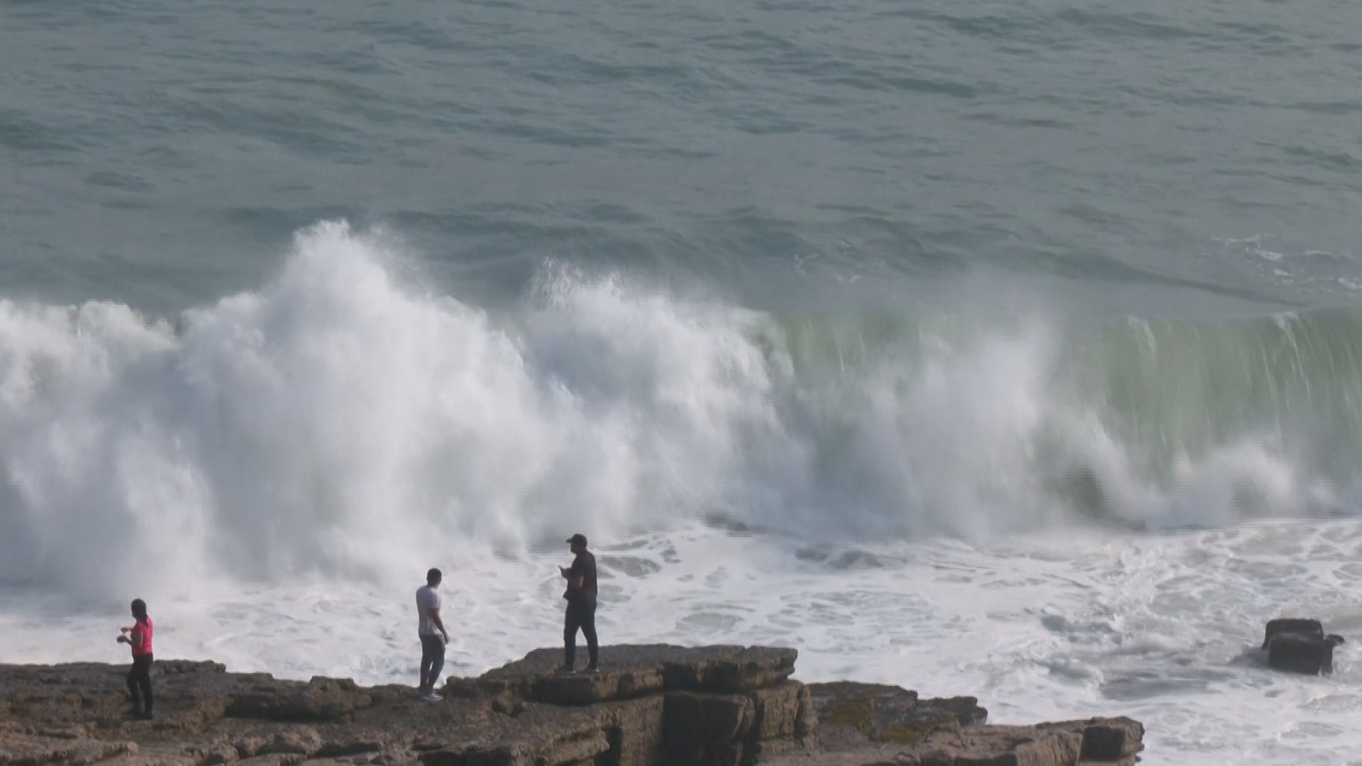 Закрыли более 100 портов: на Перу обрушились аномальные волны Закрыли более 100 портов: на Перу обрушились аномальные волны