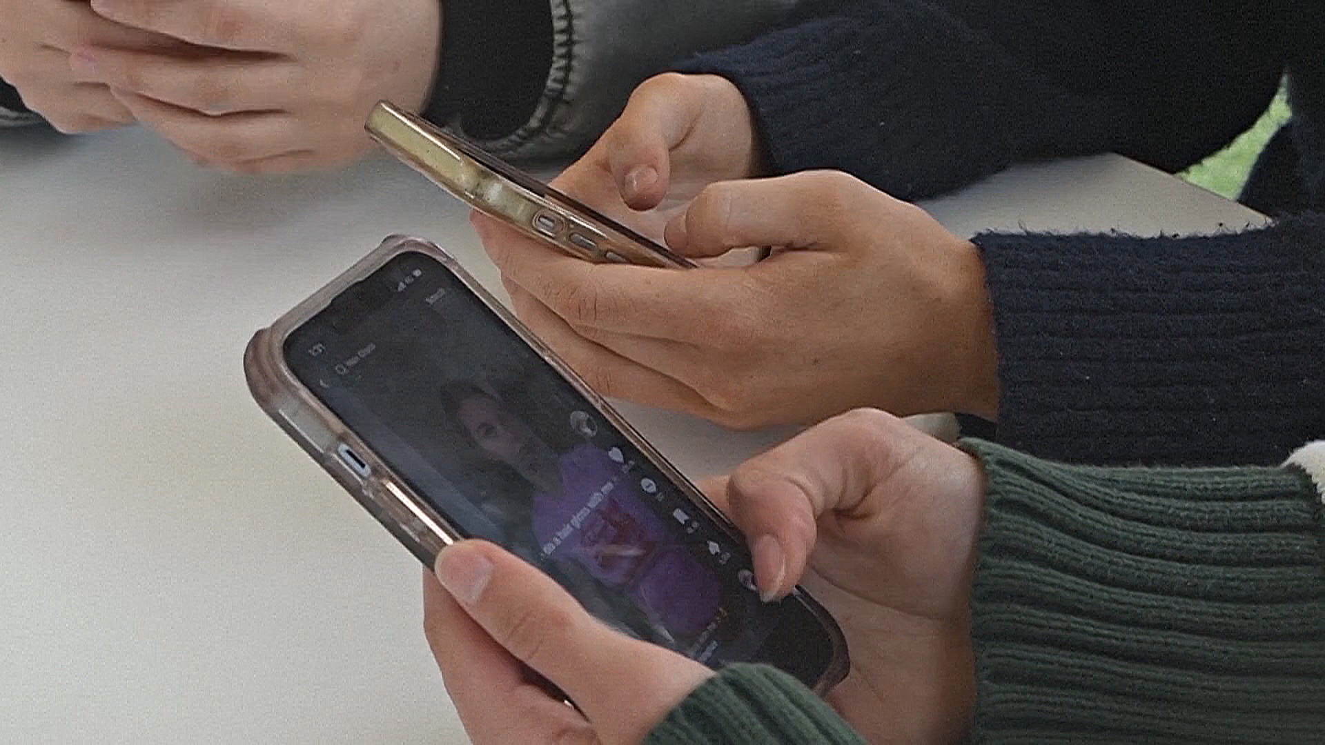 Южная Корея приняла закон о запрете телефонов в школьных классах