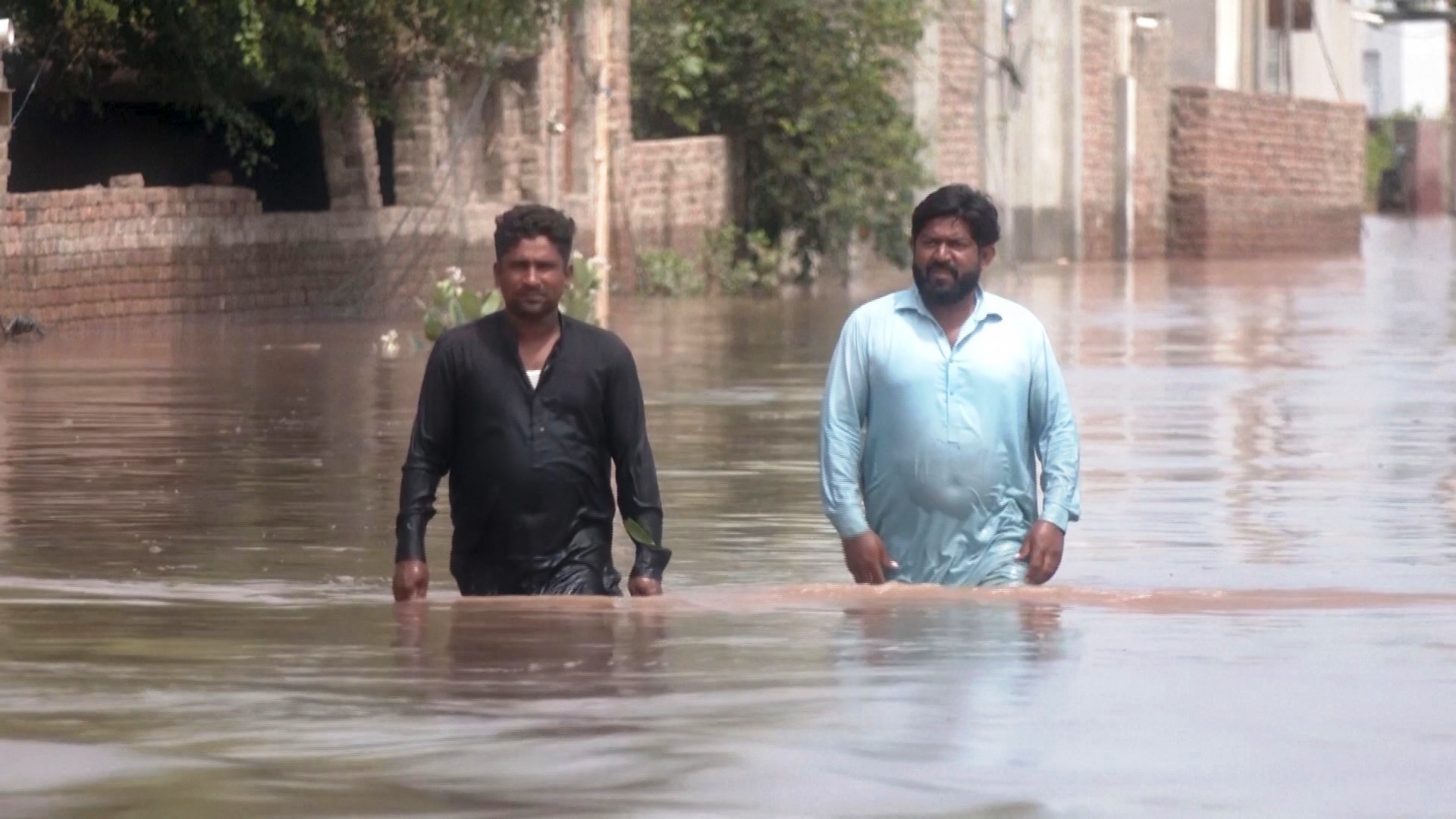 В Пенджабе затоплено более 1600 деревень В Пенджабе затоплено более 1600 деревень