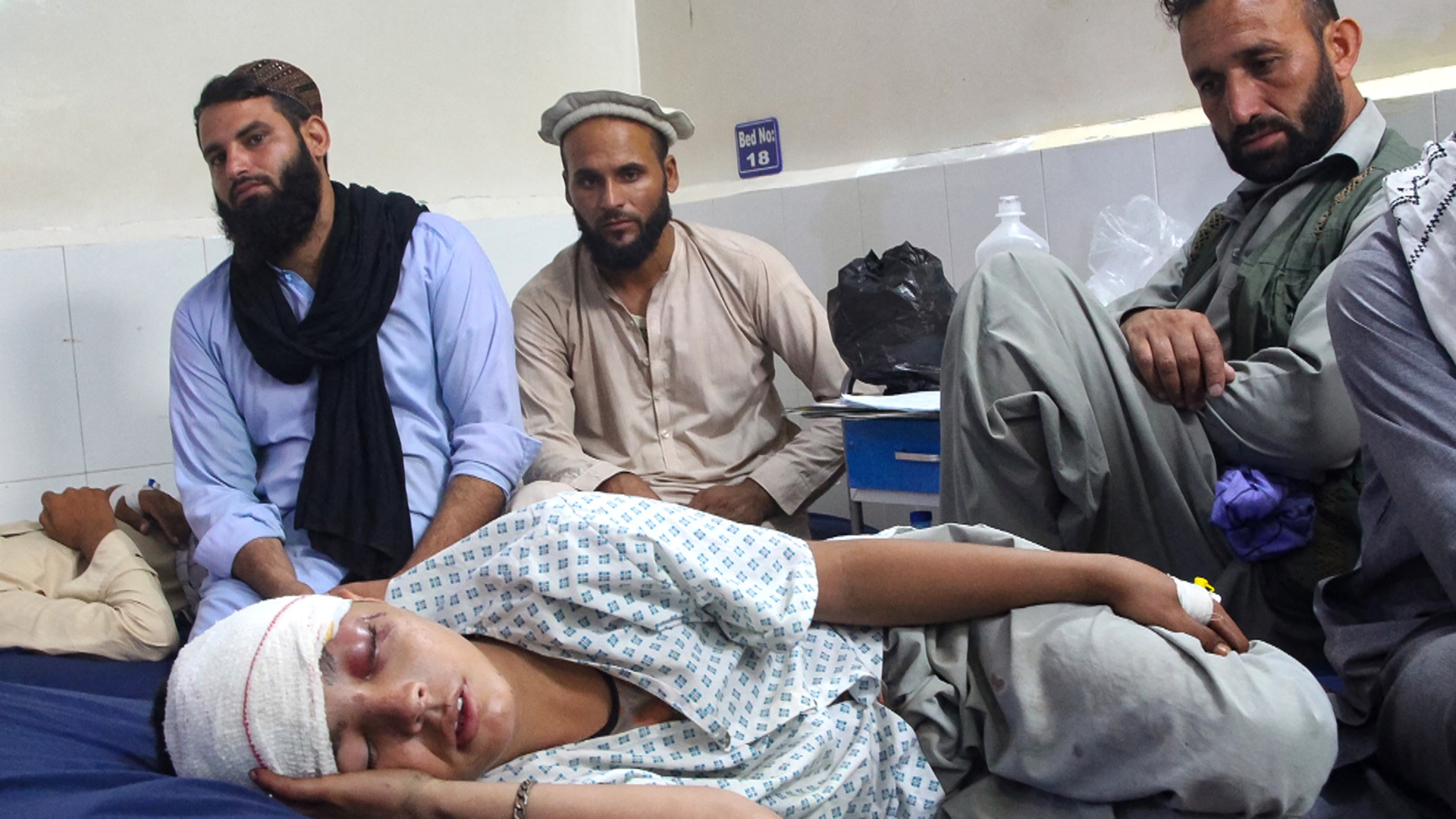 Землетрясение в Афганистане: сотни погибших