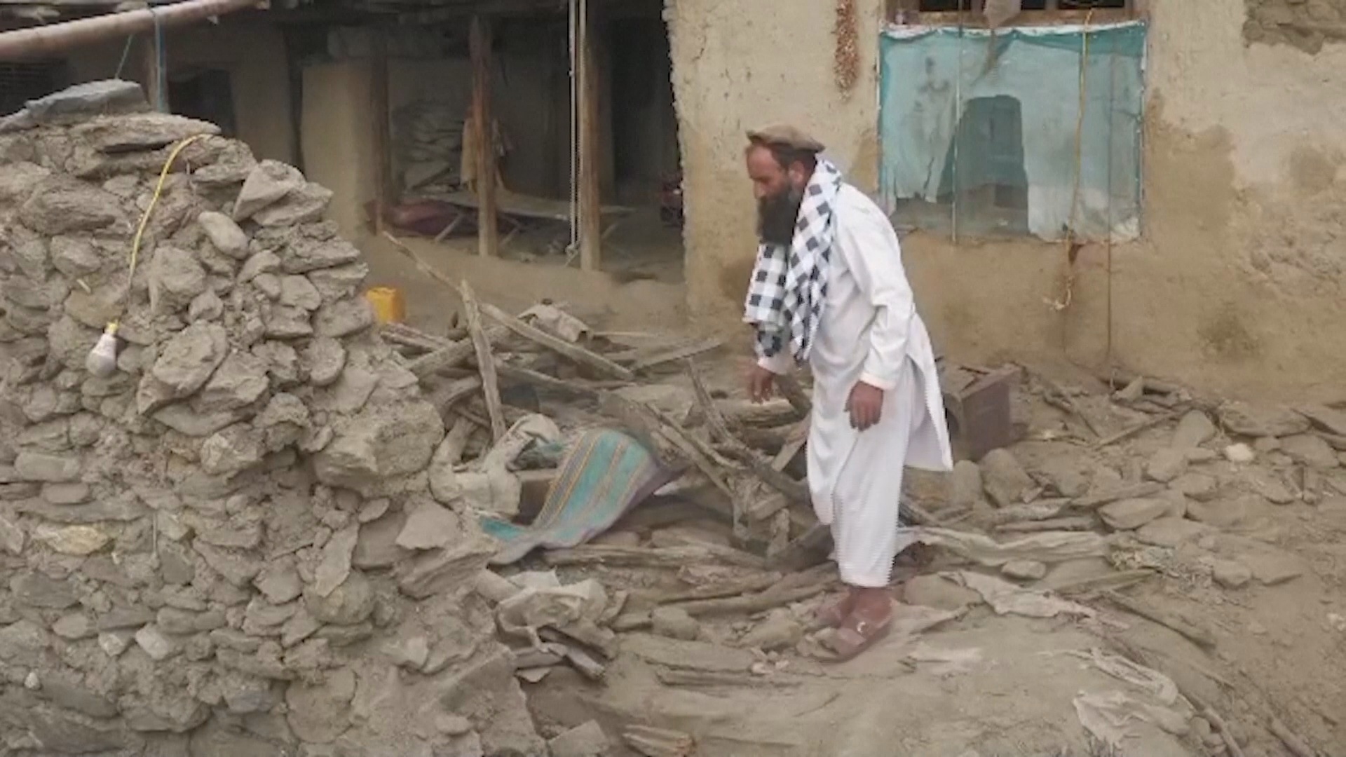 В Афганистане растёт число жертв землетрясения В Афганистане растёт число жертв землетрясения