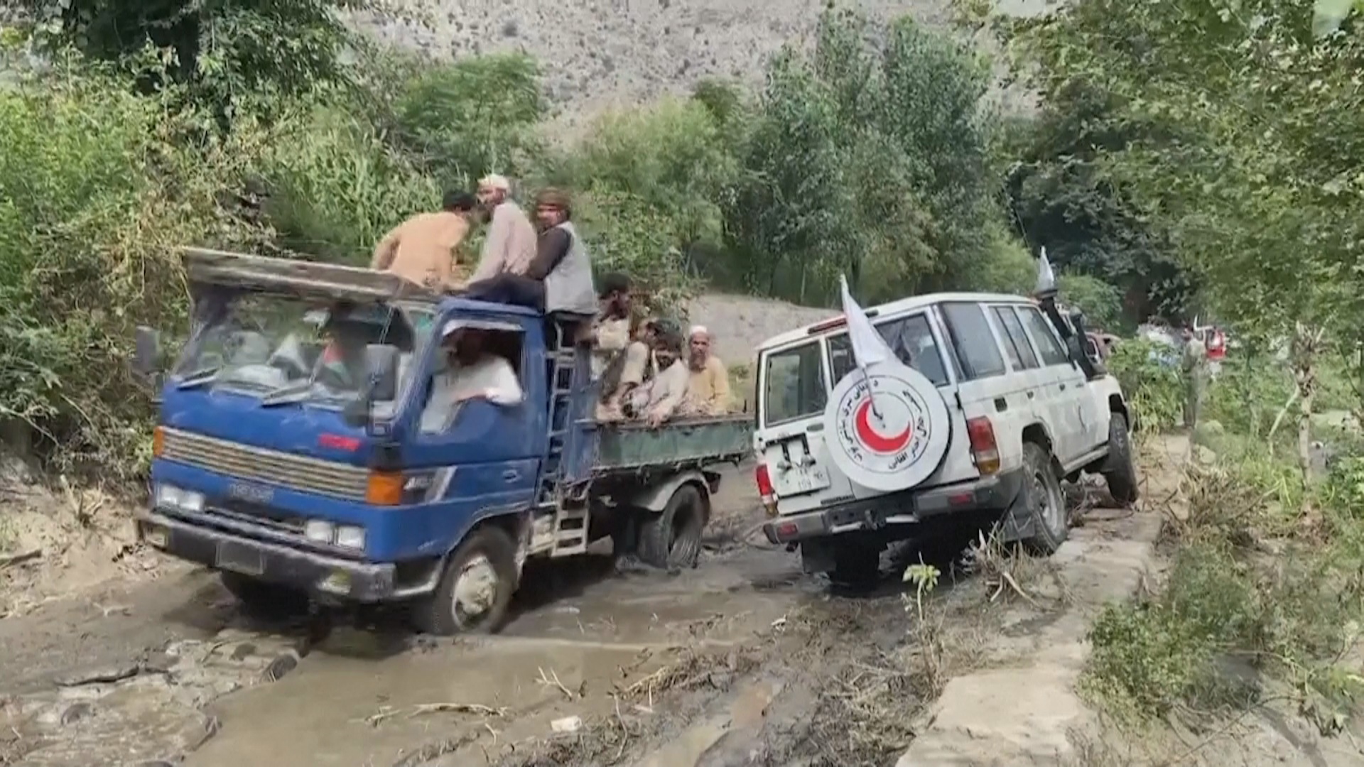 Афганцы продолжают ждать помощи после землетрясения