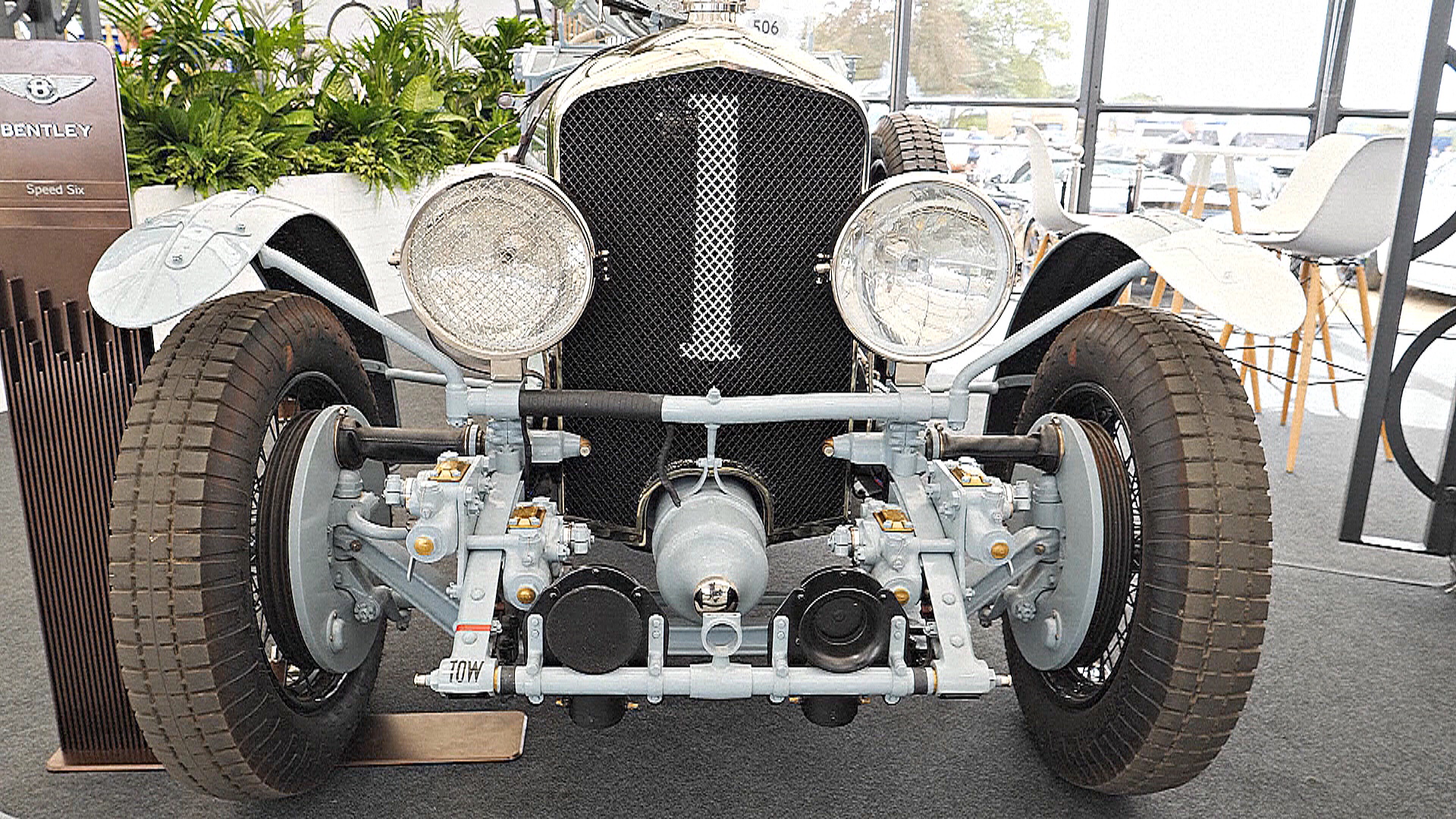 Гиперкары и реплику Bentley за 2 млн евро представили в родовом имении Мальборо в Англии