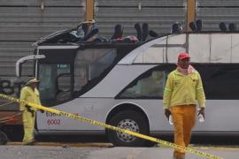 Поезд протаранил автобус в Мексике: есть жертвы