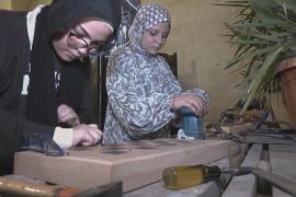 Молодых египтян учат старинным ремёслам на бесплатных мастер-классах