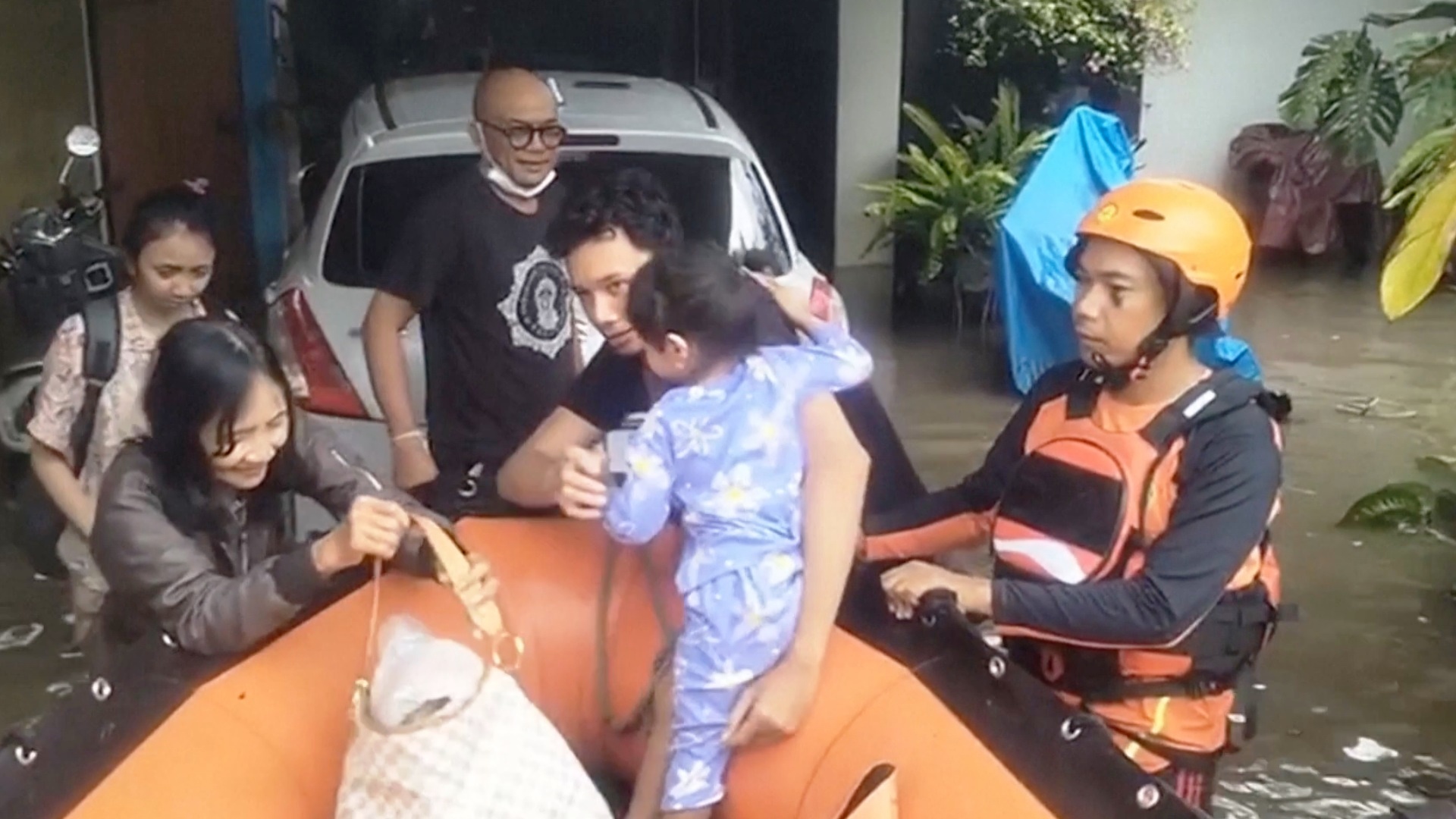 На Бали растёт число жертв наводнений