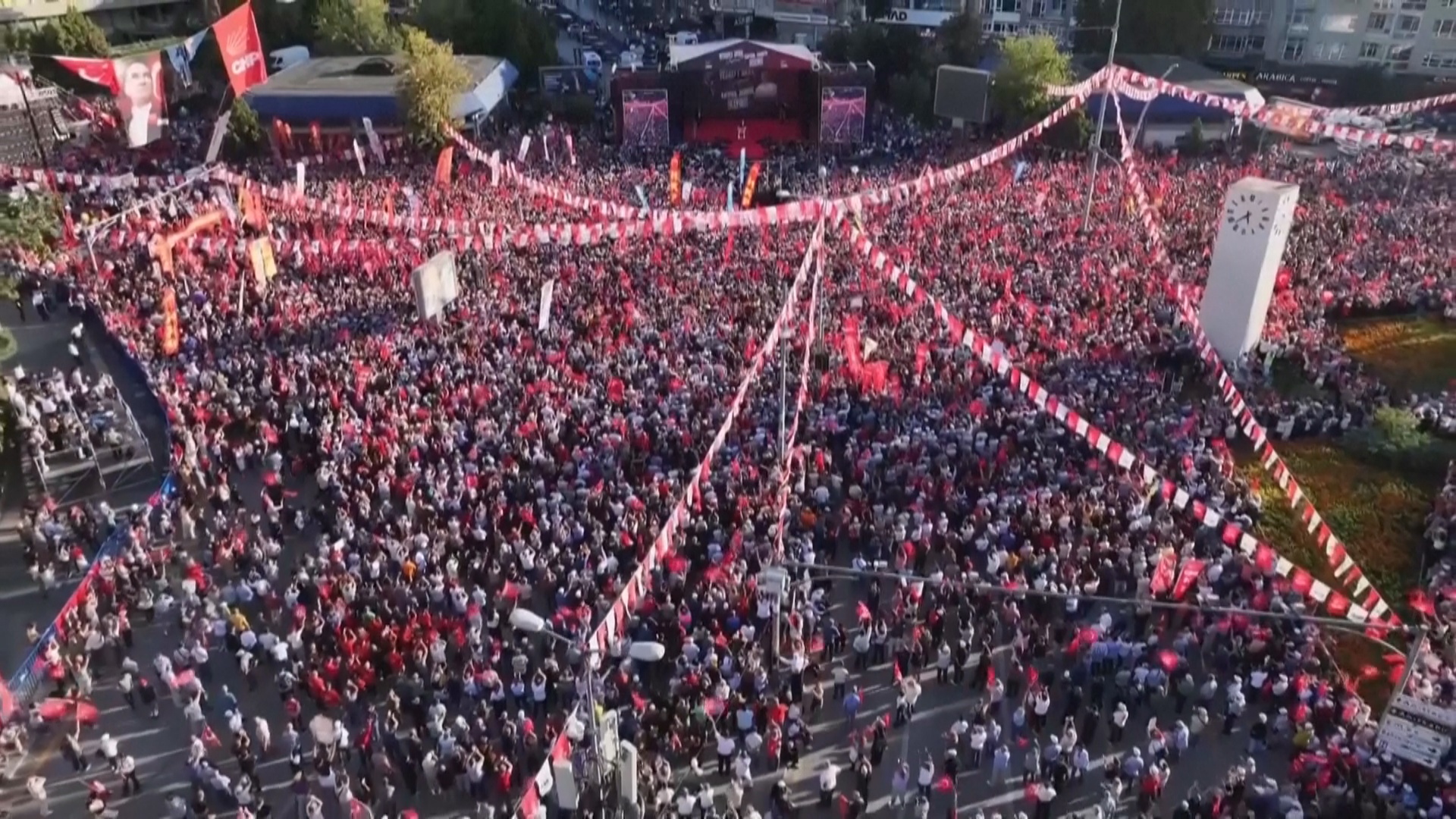 Многотысячные протесты против давления на оппозицию прошли в Анкаре Многотысячные протесты против давления на оппозицию прошли в Анкаре