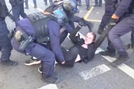 Сотни тысяч французов вышли с протестами против сокращения бюджета