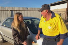 Австралиец, потеряв сына, стал дарить автомобили молодым людям