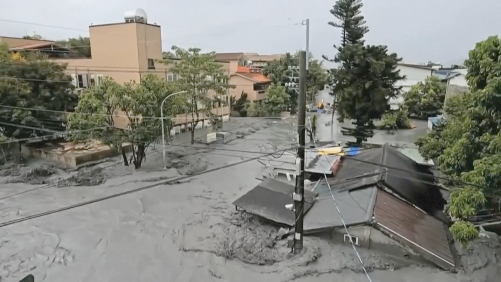 Супертайфун «Рагаса» принёс смерть и разрушения на Тайвань и добрался до Гонконга Супертайфун «Рагаса» принёс смерть и разрушения на Тайвань и добрался до Гонконга