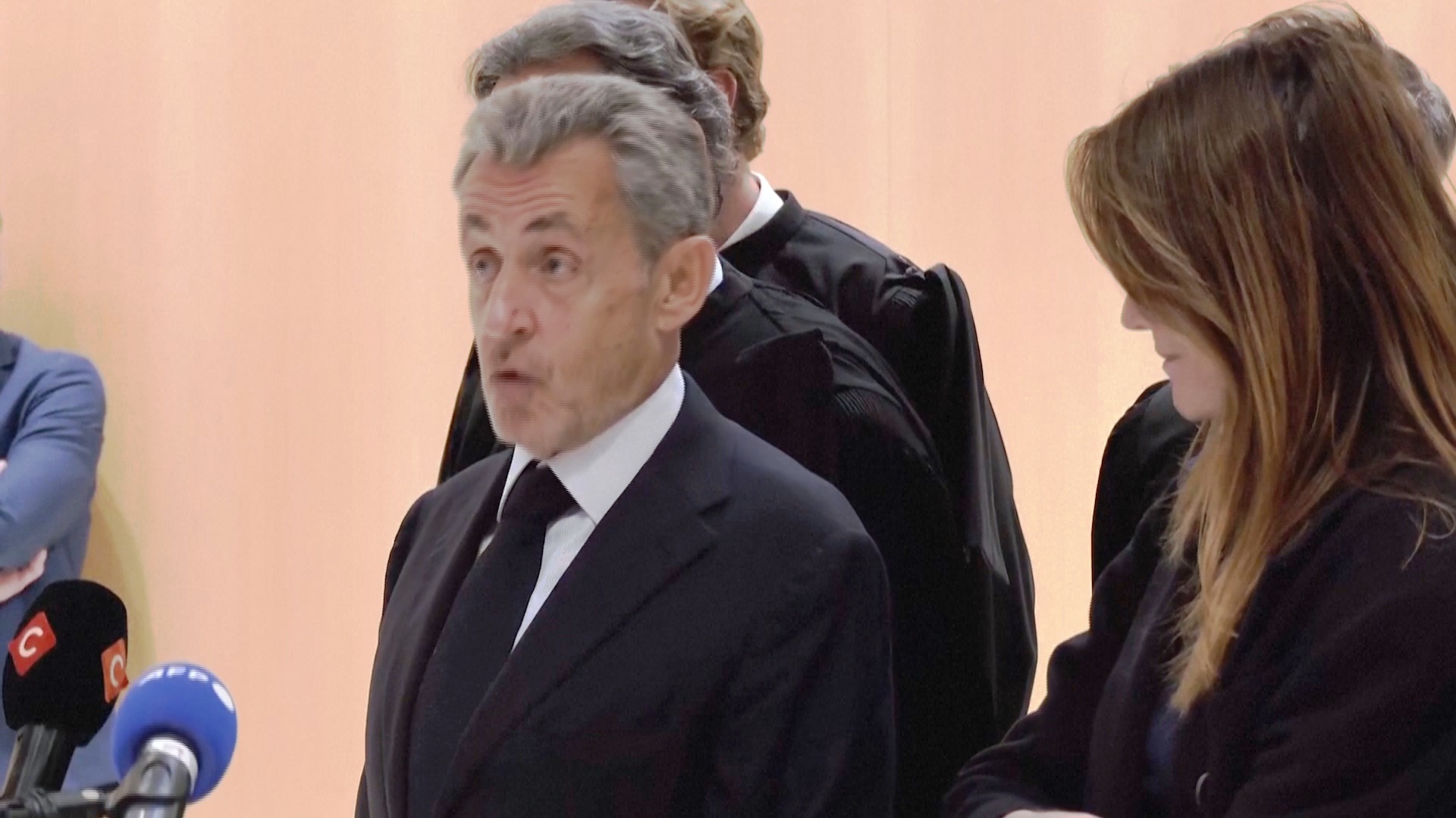 Экс-президенту Франции Николя Саркози дали 5 лет тюрьмы за «сговор с Каддафи»