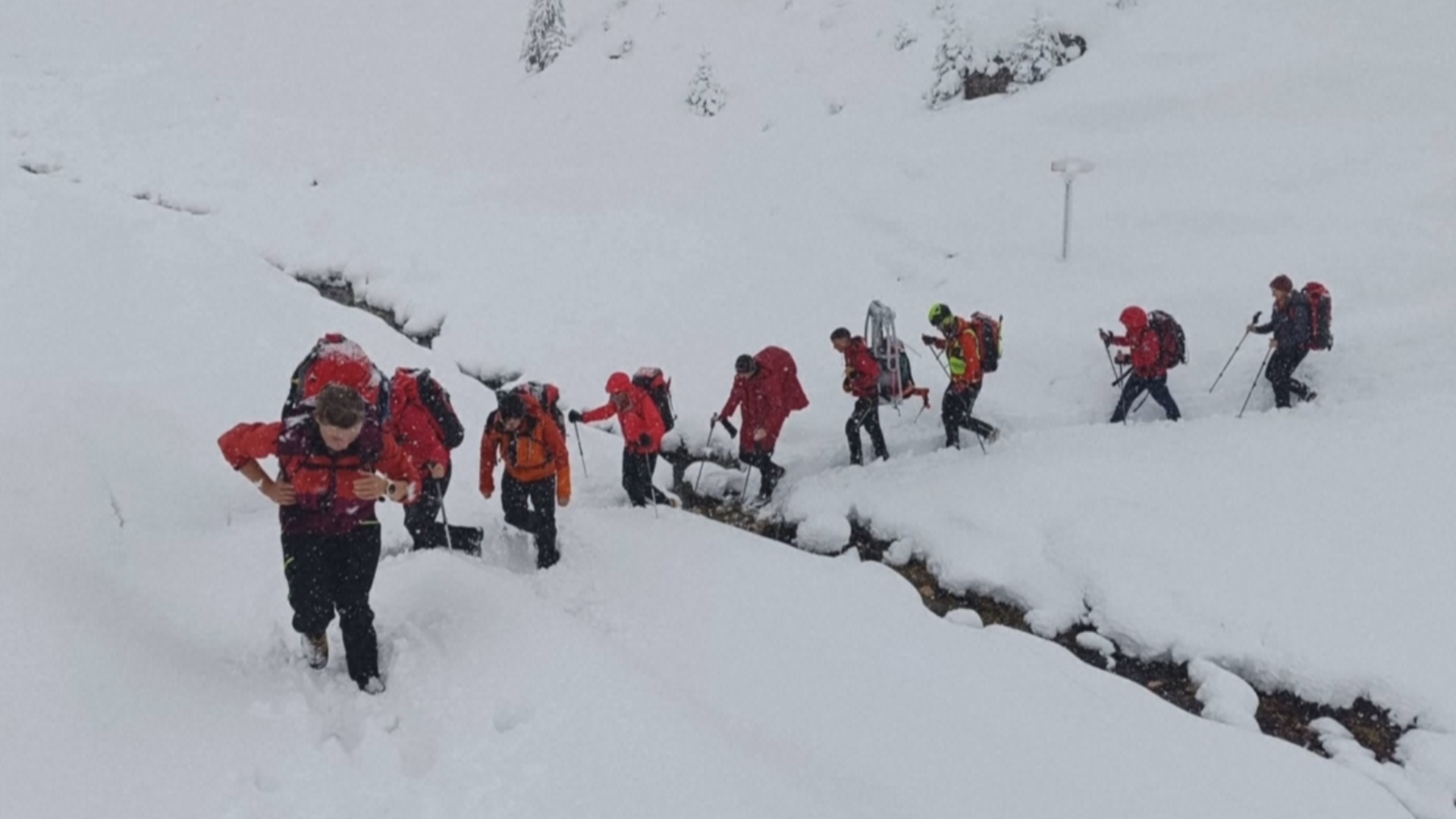 Лавина сошла на туристов в Словении: трое погибших Лавина сошла на туристов в Словении: трое погибших