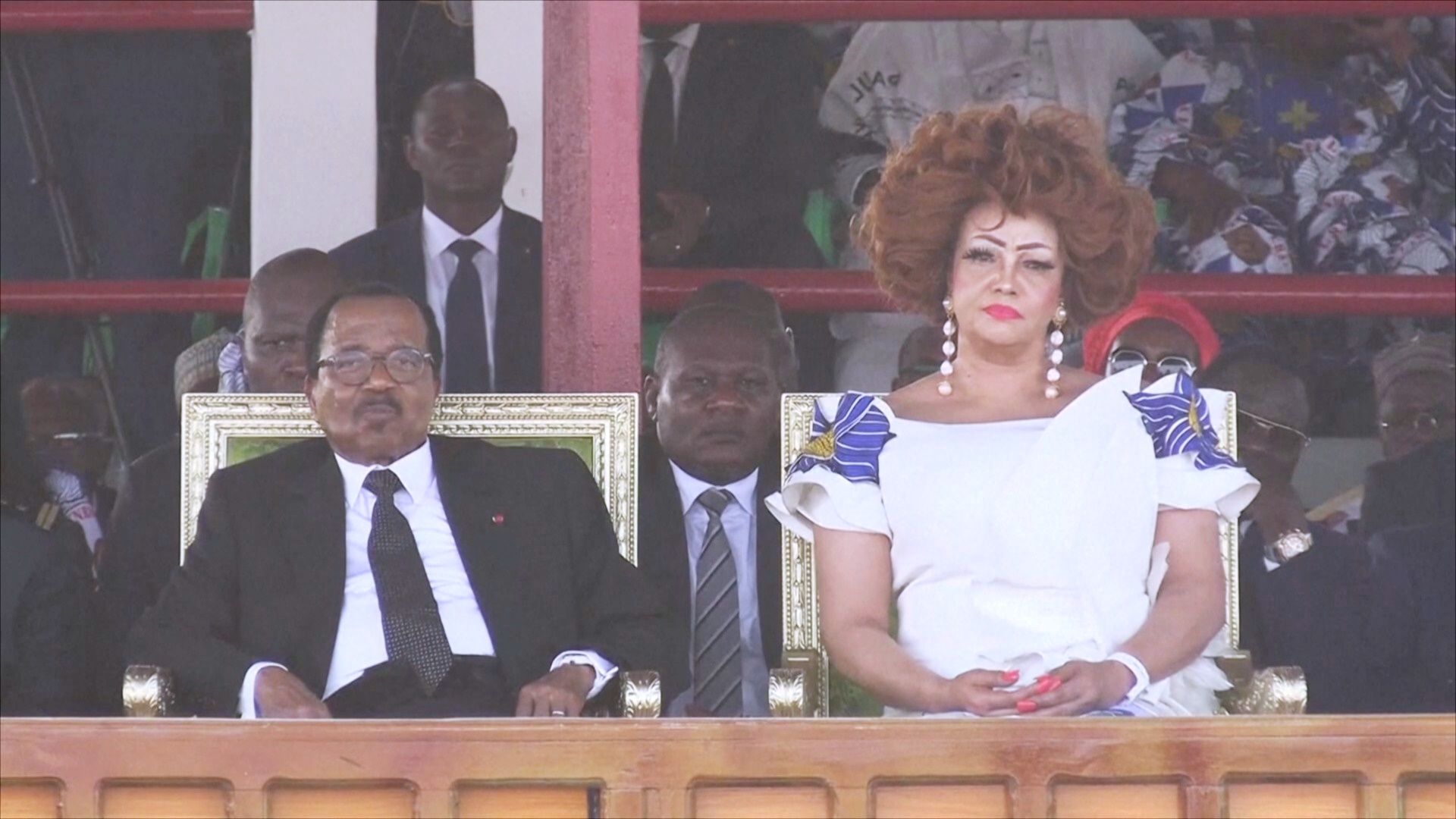 Камерунцы чувствуют апатию в ожидании восьмого срока 92-летнего президента Поля Бийи Камерунцы чувствуют апатию в ожидании восьмого срока 92-летнего президента Поля Бийи