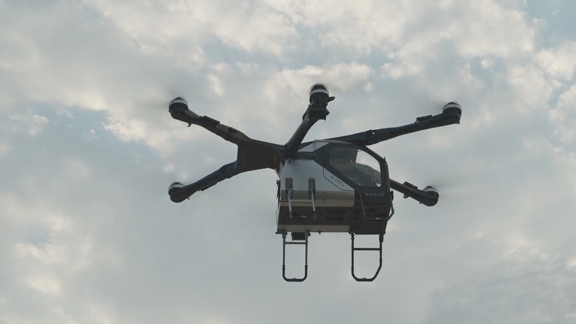 Китайский аэрокар Land Aircraft Carrier полетал в небе над Дубаем Китайский аэрокар Land Aircraft Carrier полетал в небе над Дубаем