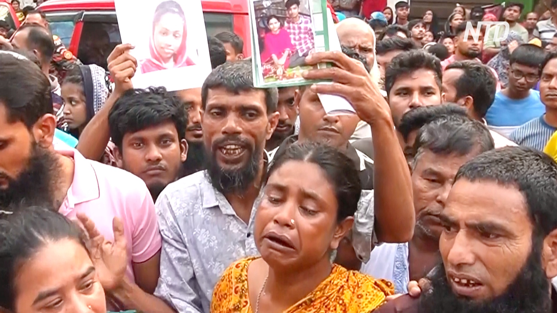 Токсичный газ и запертая дверь стали причиной гибели людей при пожаре в Бангладеш Токсичный газ и запертая дверь стали причиной гибели людей при пожаре в Бангладеш