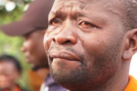 Полиция Кении открыла огонь по людям, которые пришли попрощаться с Раилом Одингой