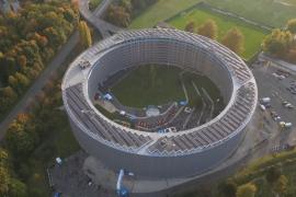 2000 человек пробежали по внутреннему пандусу круглого здания в Лозанне