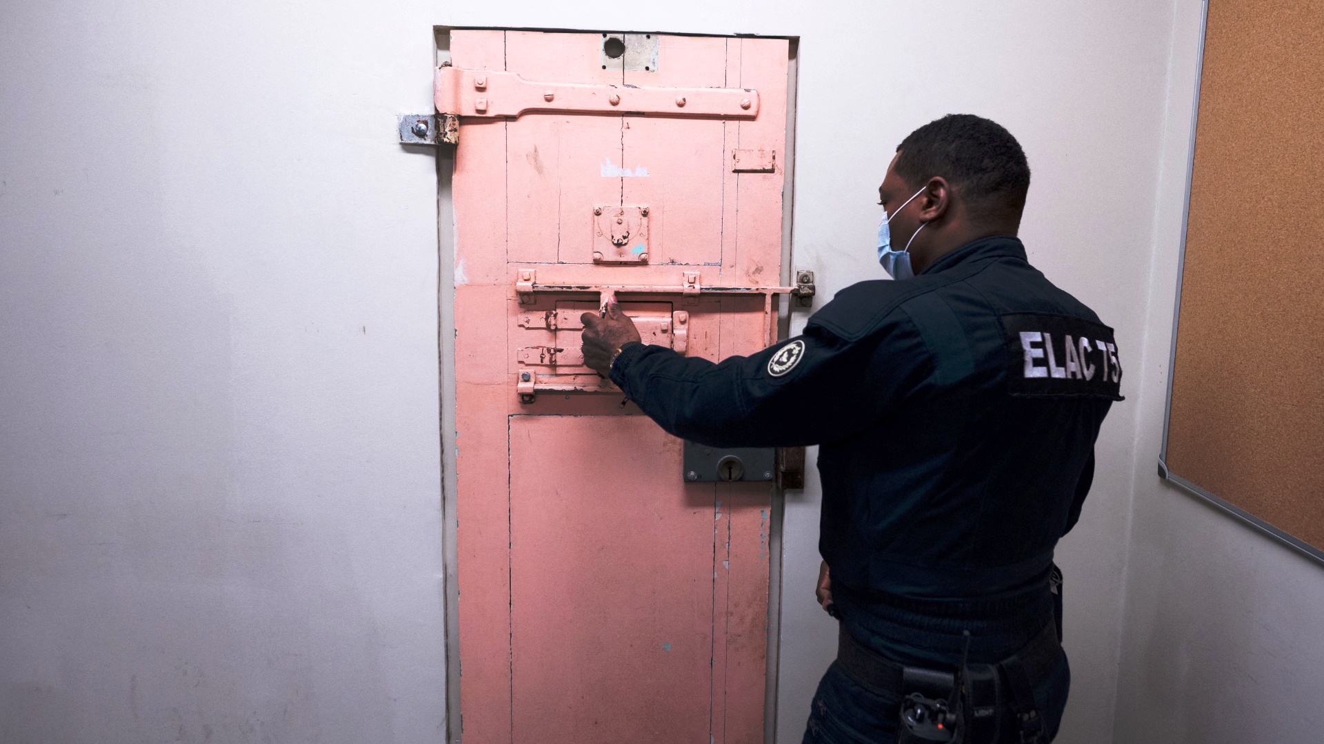 Какой будет жизнь в тюрьме для экс-президента Франции Николя Саркози?