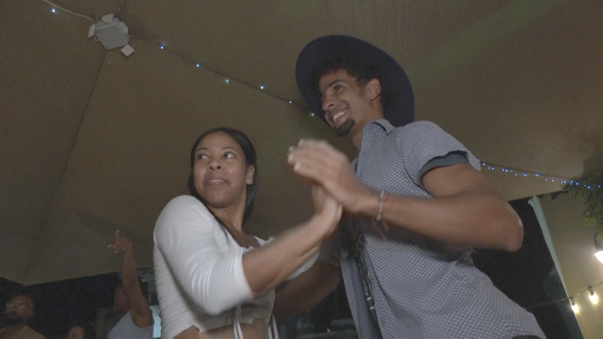 Вопреки популярности реггетона кубинцы продолжат танцевать сальсу Вопреки популярности реггетона кубинцы продолжат танцевать сальсу