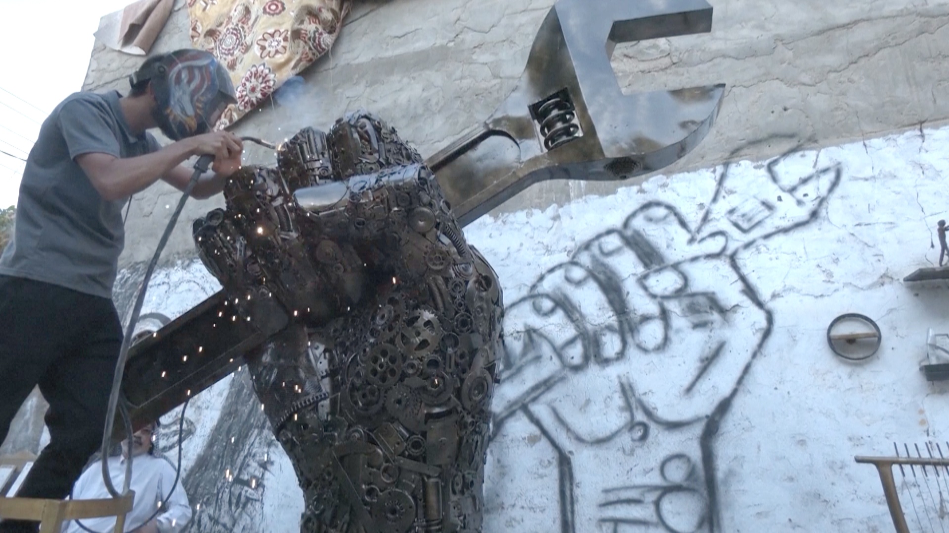 Искусство из автолома: иракский механик создаёт причудливые скульптуры