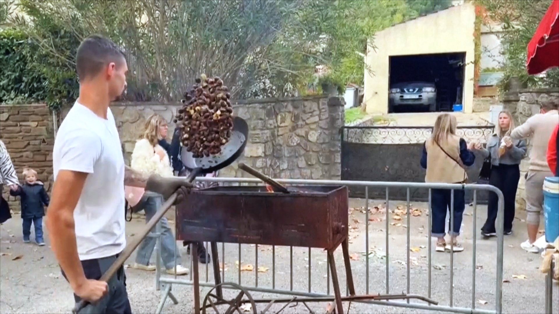 Фестиваль каштанов привлёк 30 000 гостей во французскую деревню