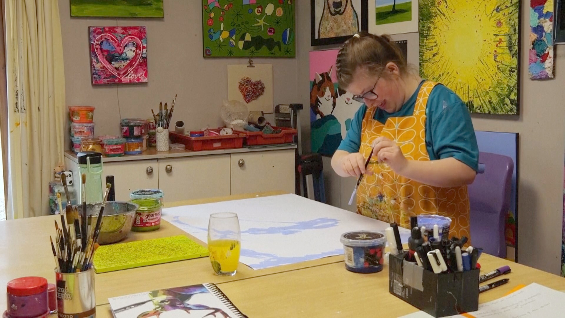 В Великобритании сообщество художников-аутистов добивается успеха и продаёт картины В Великобритании сообщество художников-аутистов добивается успеха и продаёт картины