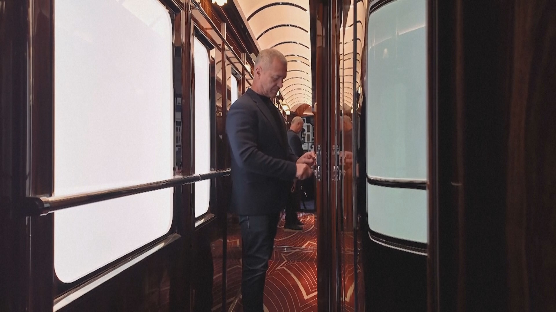 Возрождённый «Восточный экспресс» представили на выставке в Париже