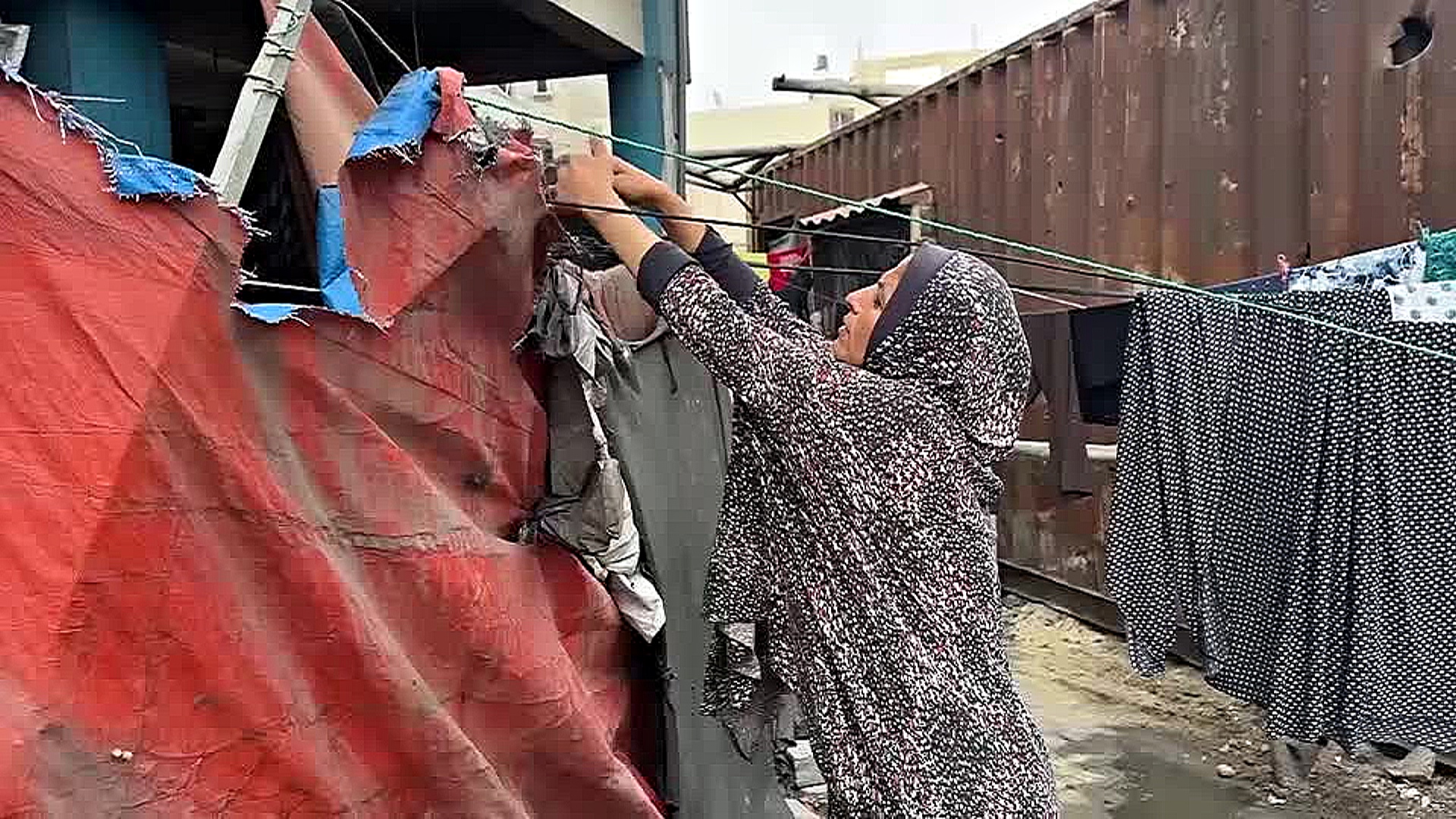 С приближением зимы в секторе Газа не хватает палаток и продовольствия С приближением зимы в секторе Газа не хватает палаток и продовольствия